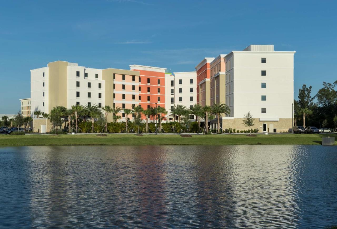 Home2 Suites By Hilton Cape Canaveral Cruise Port Esterno foto